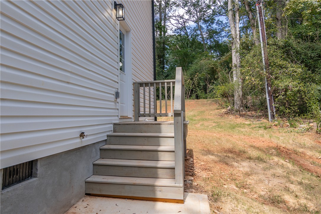 121-e Brookmeade Drive Anderson, SC 29624 - Photo 5 of 21 Right Side