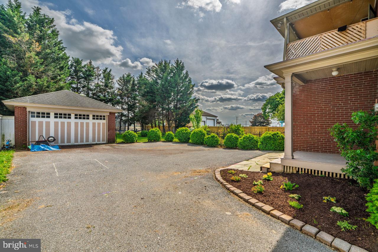 466 East Main Street Leola, PA 17540 - Photo 29 of 36 Garage
