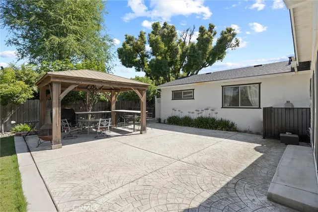 a view of a backyard with sitting area and furniture