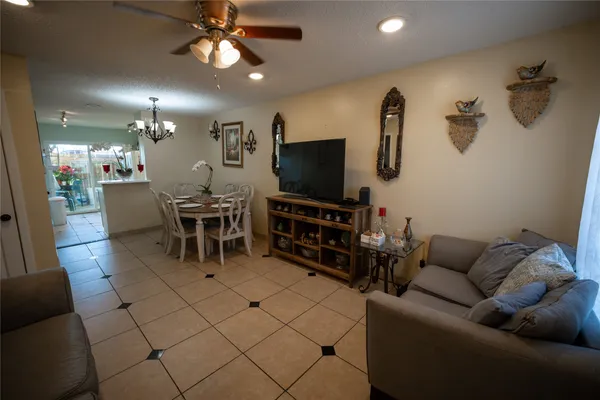 $109,000 | 1220 Shadowdale Drive, Unit 8, Houston, TX 77043