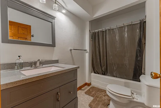 $89,900 | 1107 North Kankakee Street, Lincoln, IL 62656