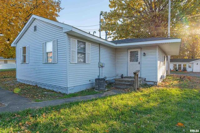 $89,900 | 1107 North Kankakee Street, Lincoln, IL 62656