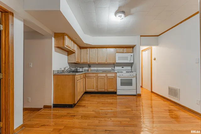 $89,900 | 1107 North Kankakee Street, Lincoln, IL 62656