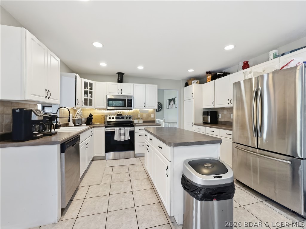 1589 Ridgeview Terrace Osage Beach, MO 65065 - Photo 10 of 60 Kitchen