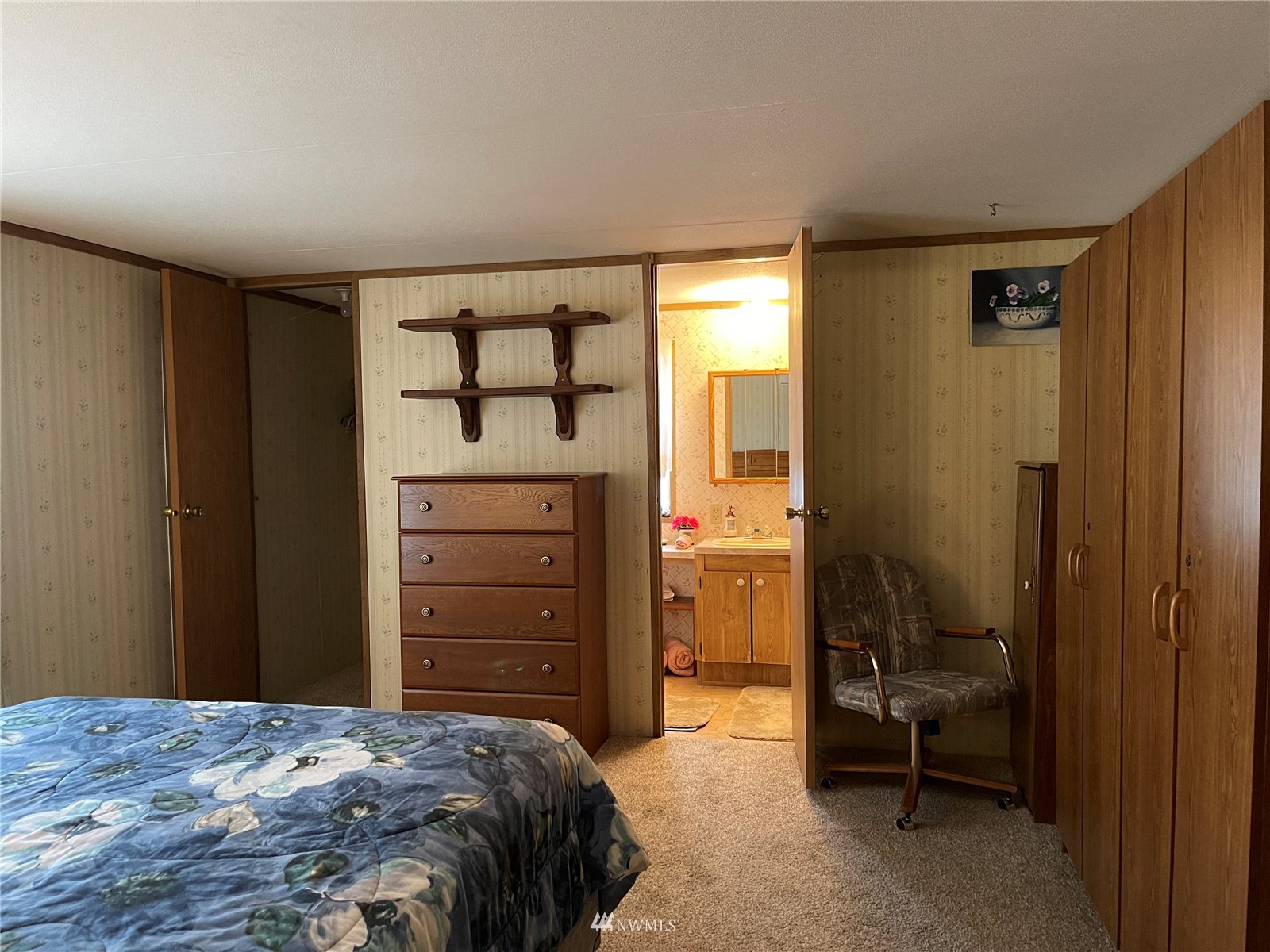 103 Klondike Road Republic, WA 99166 - Photo 15 of 38 a bedroom with a bed and a dresser
