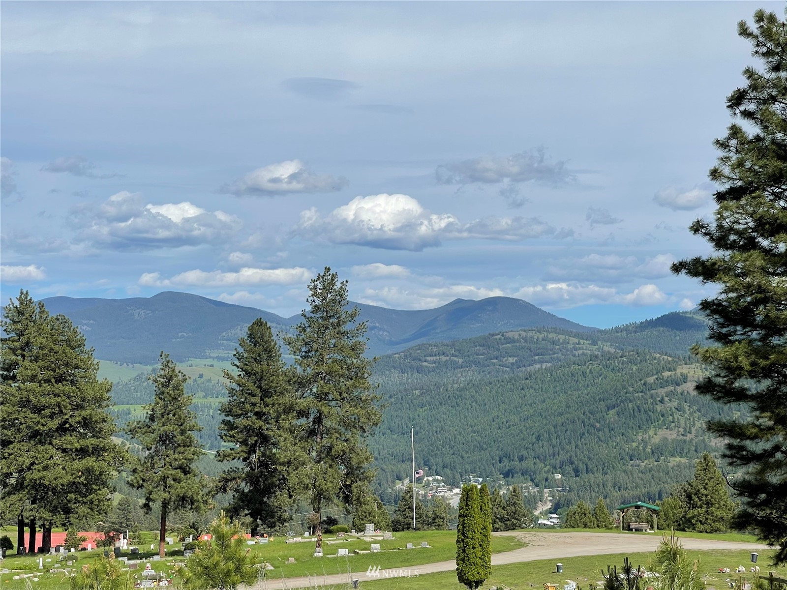 103 Klondike Road Republic, WA 99166 - Photo 29 of 38 a view of a city