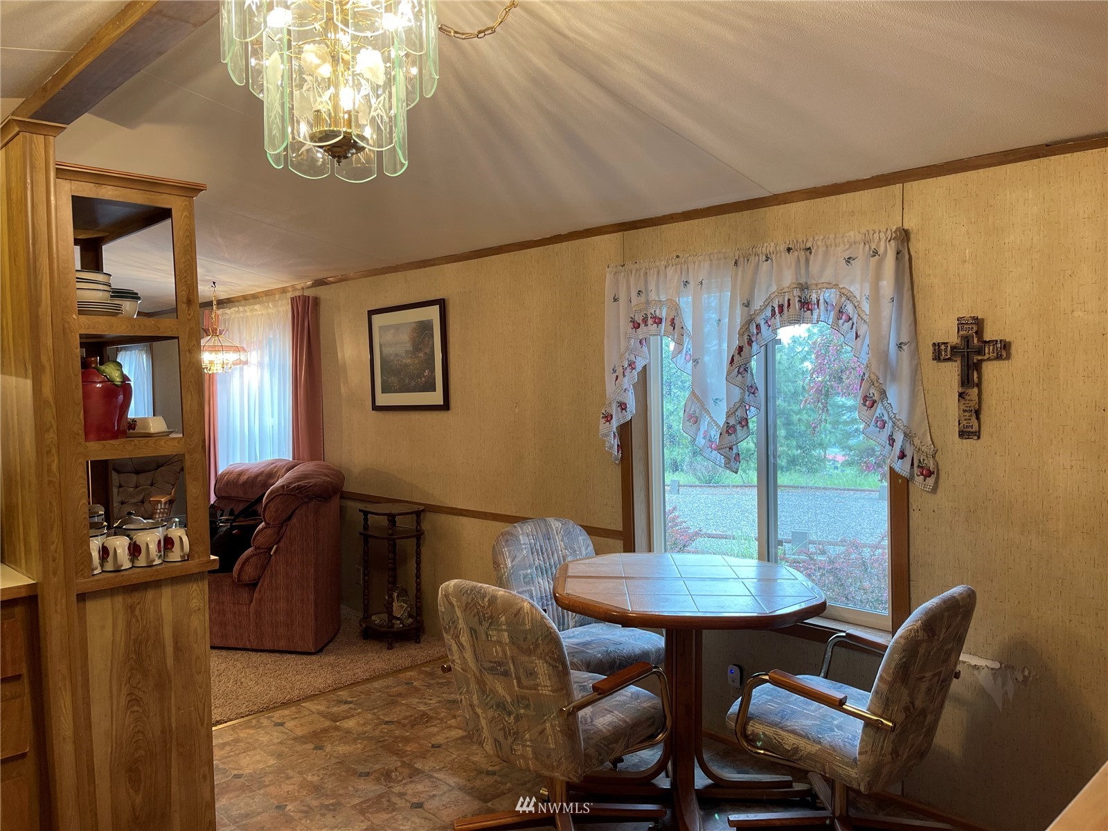103 Klondike Road Republic, WA 99166 - Photo 5 of 38 a dining room with furniture and chandelier