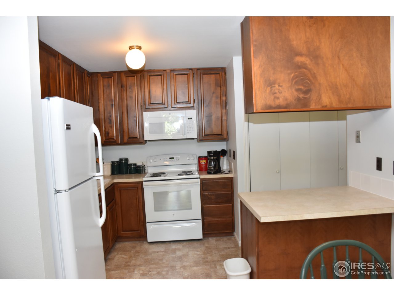925 Columbia Road, Unit 321 Fort Collins, CO 80525 - Photo 3 of 13 Kitchen with new appliances
