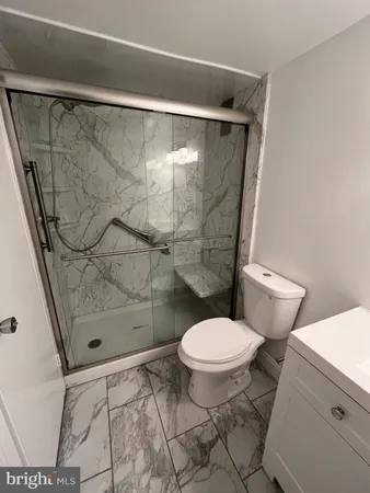 a bathroom with a toilet and a shower
