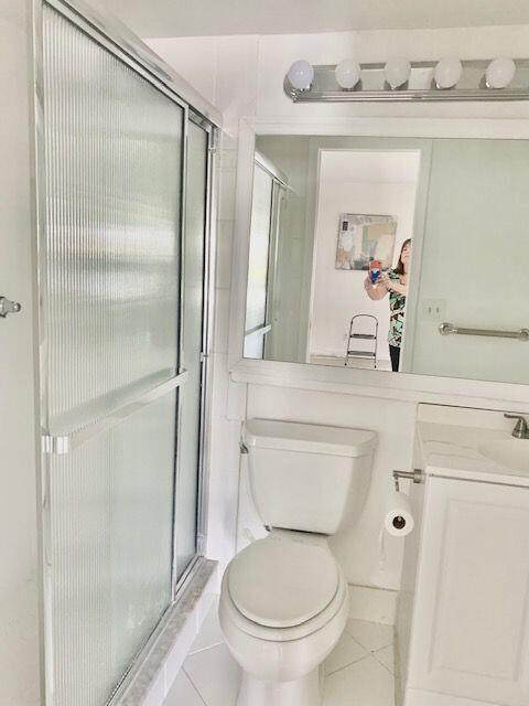 2093 Cornwall East Boca Raton, FL 33434 - Photo 12 of 35 Master Bathroom