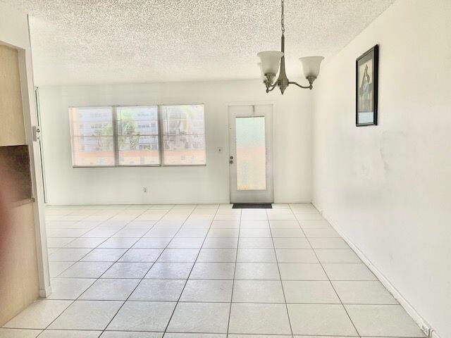 2093 Cornwall East Boca Raton, FL 33434 - Photo 7 of 35 Dining / Living