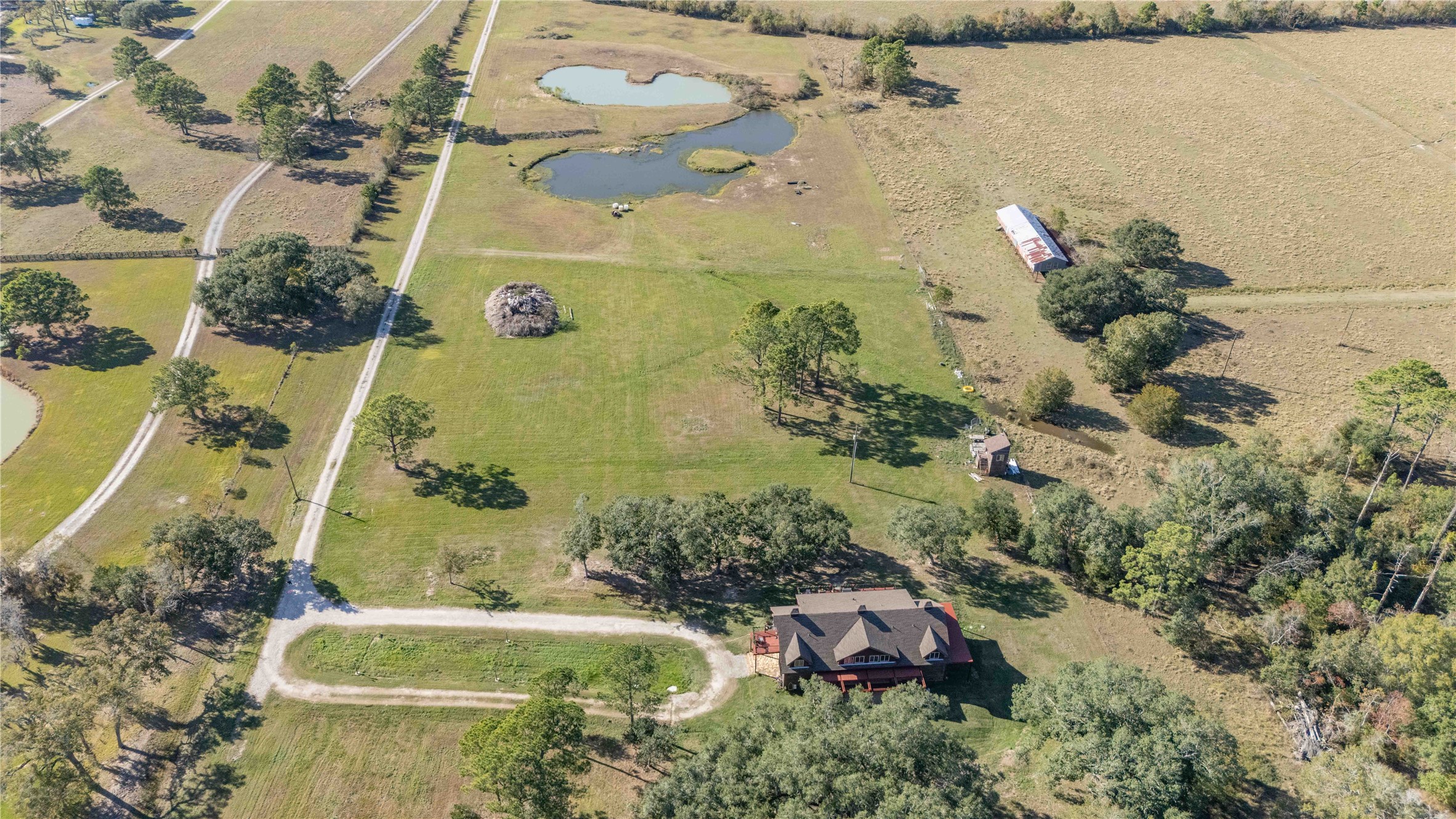 6641 Eagle Road Anahuac, TX 77514 - Photo 13 of 50