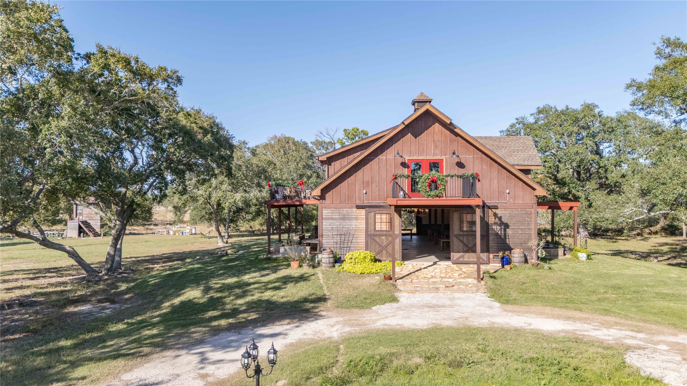 6641 Eagle Road Anahuac, TX 77514 - Photo 4 of 50