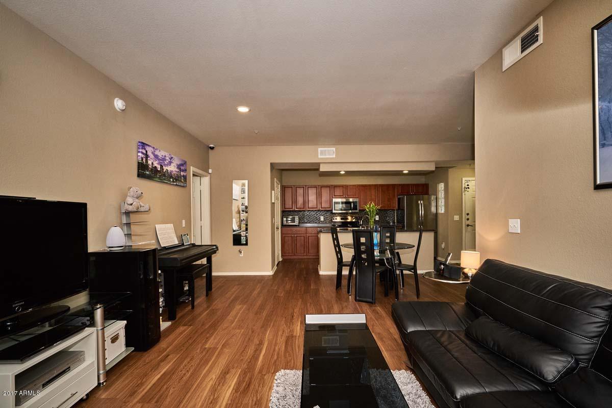 909 East Camelback Road, Unit 2139 Phoenix, AZ 85014 - Photo 10 of 39 Family Room2