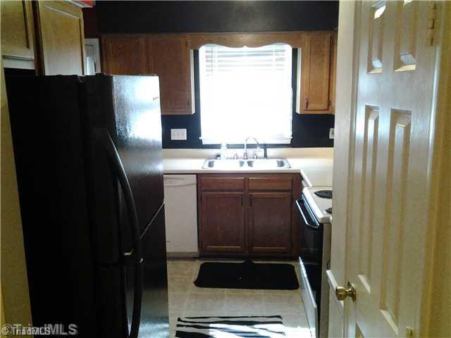533 Apple Ridge Road Greensboro, NC 27406 - Photo 4 of 10 Kitchen.
