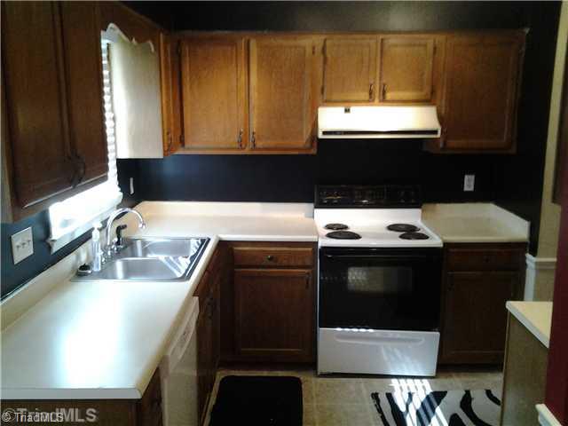 533 Apple Ridge Road Greensboro, NC 27406 - Photo 5 of 10 Kitchen.