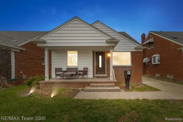 $249,999 | 15551 Warwick Avenue, Allen Park, MI 48101
