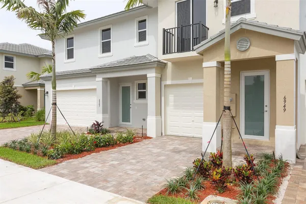 $464,900 | 6937 Pines Circle, Unit 17, Coconut Creek, FL 33073