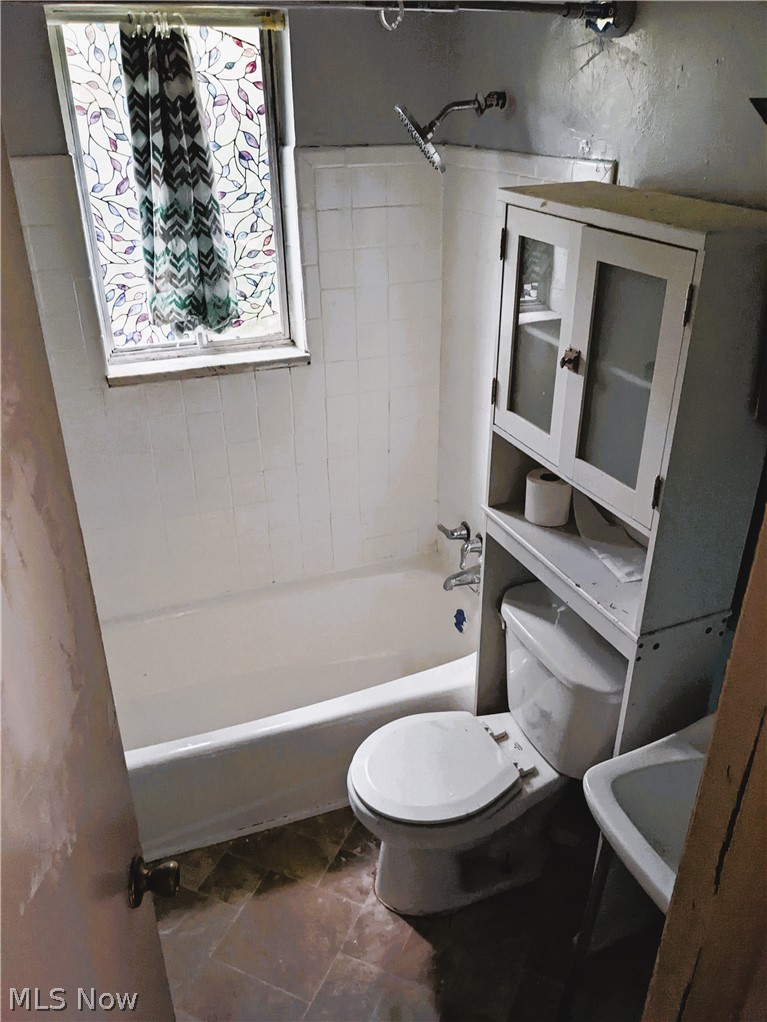 391-393 West Waterloo Road Akron, OH 44314 - Photo 22 of 33 Gallery Image 22