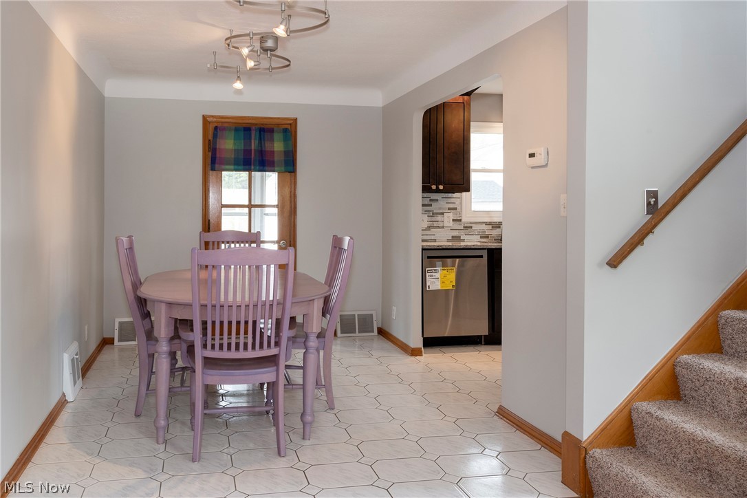 5042 North Barton Road Lyndhurst, OH 44124 - Photo 7 of 50