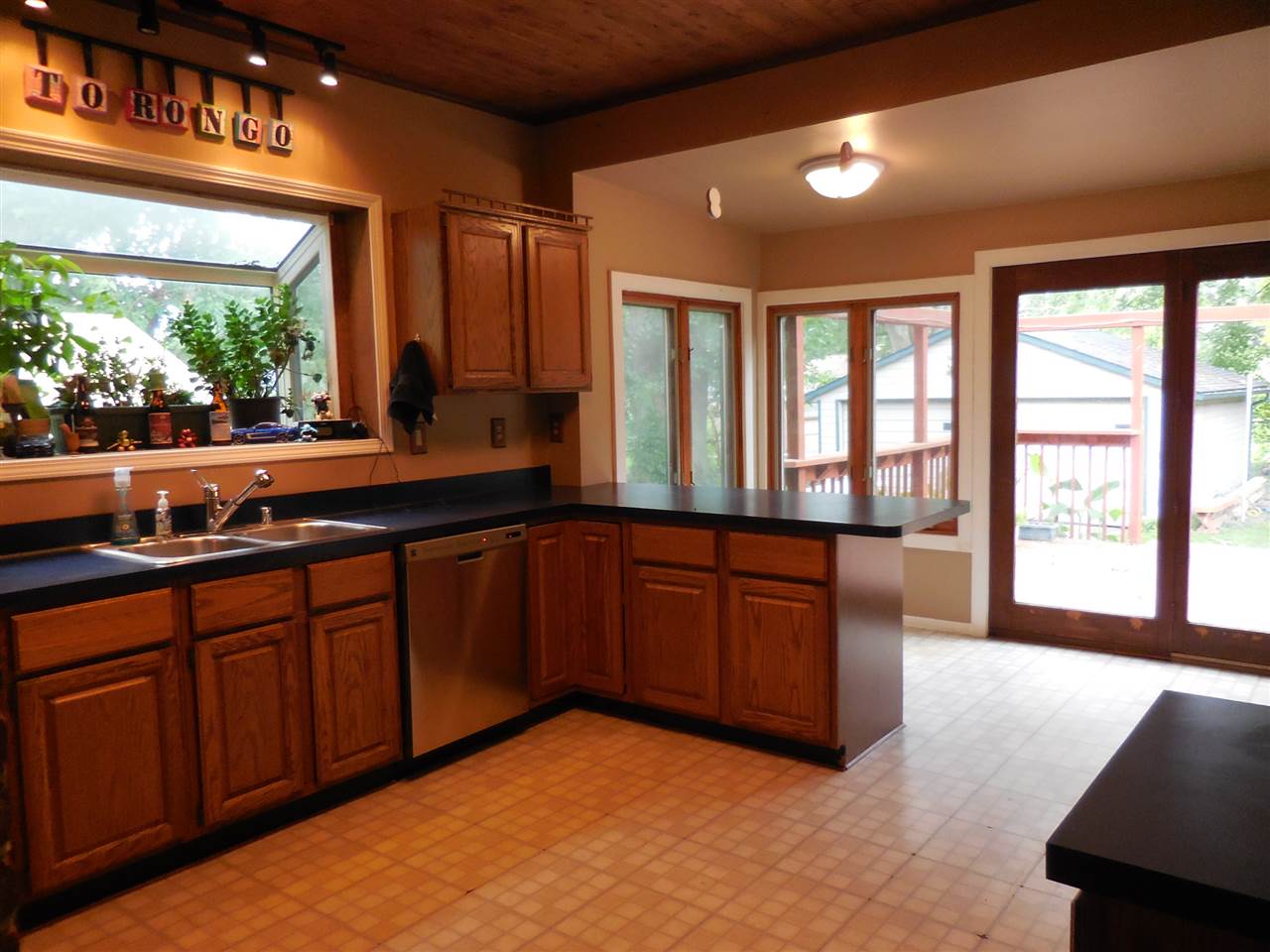 42647 Utica Road Sterling Heights, MI 48314 - Photo 8 of 30 31300983-7.JPG