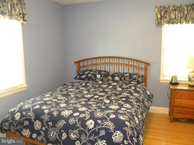 627 Tazewell Road Northwest Vienna, VA 22180 - Photo 13 of 28 Master Bedroom