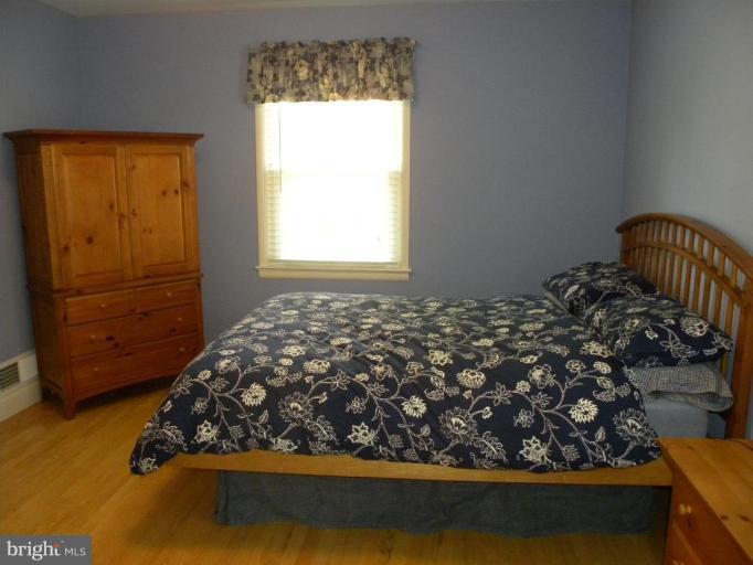 627 Tazewell Road Northwest Vienna, VA 22180 - Photo 14 of 28 Master Bedroom #2
