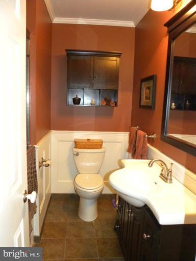 627 Tazewell Road Northwest Vienna, VA 22180 - Photo 18 of 28 Bath #2
