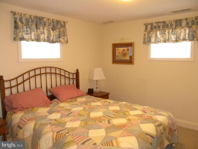 627 Tazewell Road Northwest Vienna, VA 22180 - Photo 22 of 28 Den