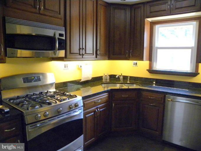 627 Tazewell Road Northwest Vienna, VA 22180 - Photo 5 of 28 Kitchen