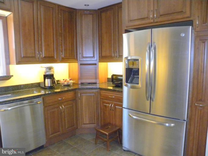 627 Tazewell Road Northwest Vienna, VA 22180 - Photo 7 of 28 Kitchen #3