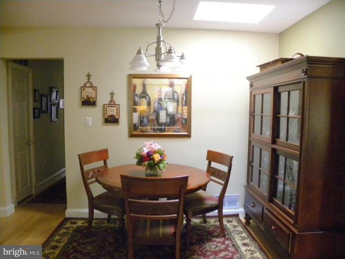 627 Tazewell Road Northwest Vienna, VA 22180 - Photo 8 of 28 Breakfast Area
