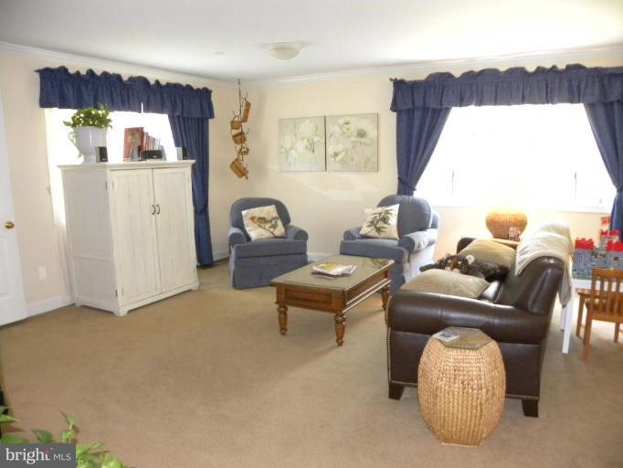 627 Tazewell Road Northwest Vienna, VA 22180 - Photo 10 of 28 Family Room #2