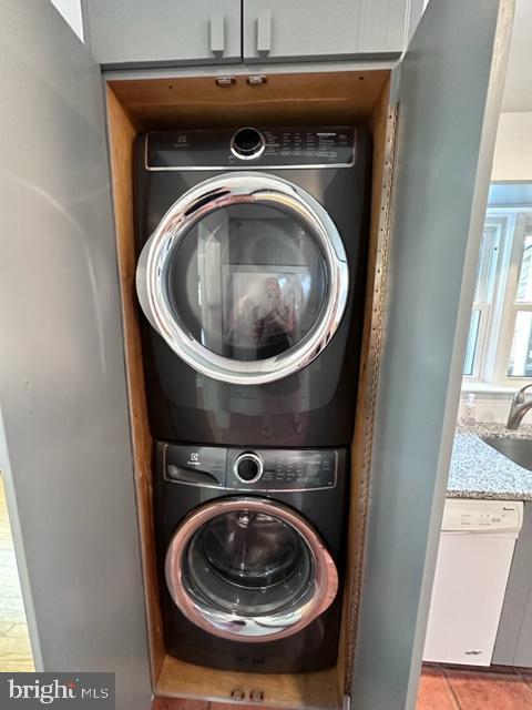 2112 Rockingham Street McLean, VA 22101 - Photo 8 of 27 Laundry in kitchen