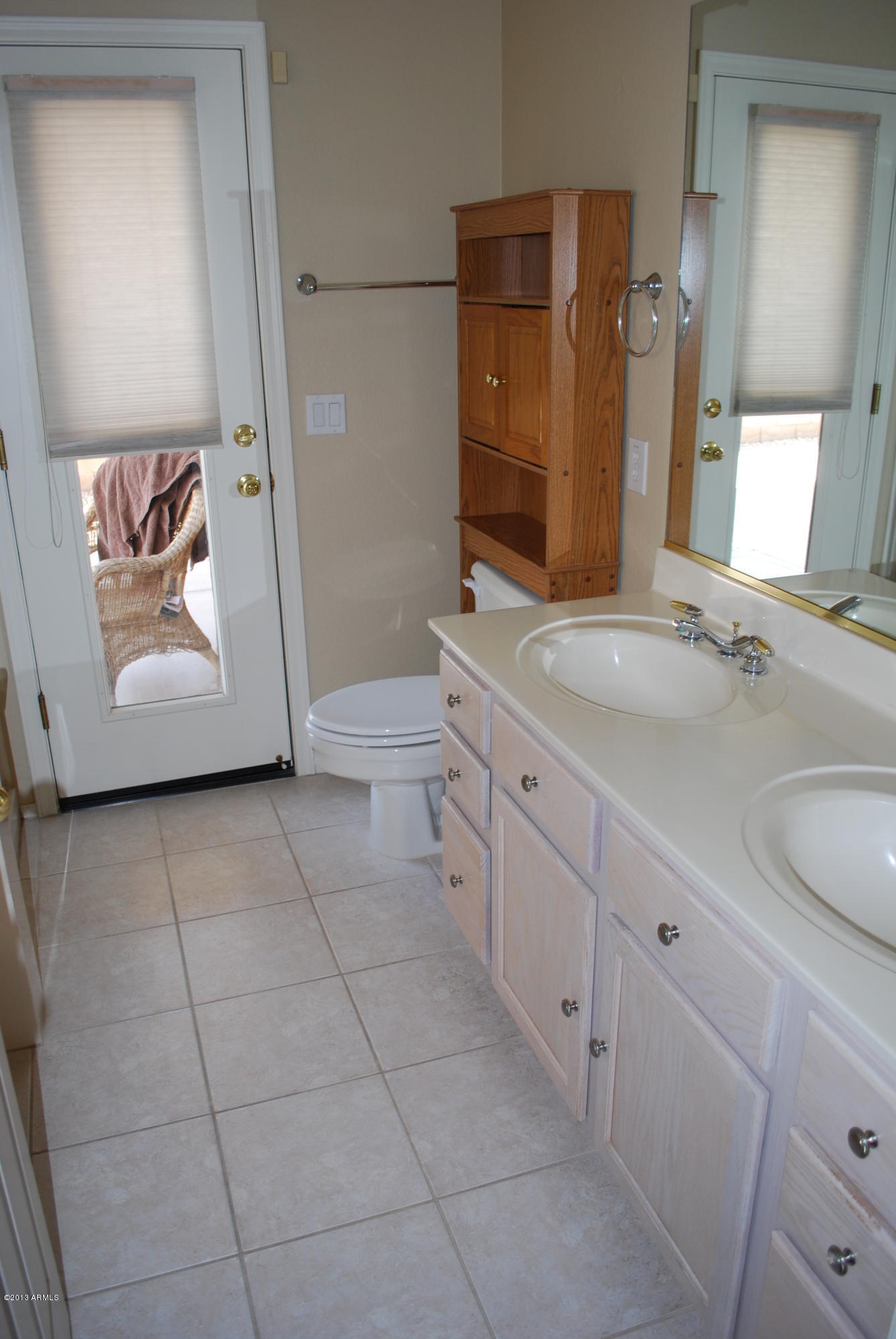 4622 East Weaver Road Phoenix, AZ 85050 - Photo 14 of 23 Master Bathroom w/dual sinks