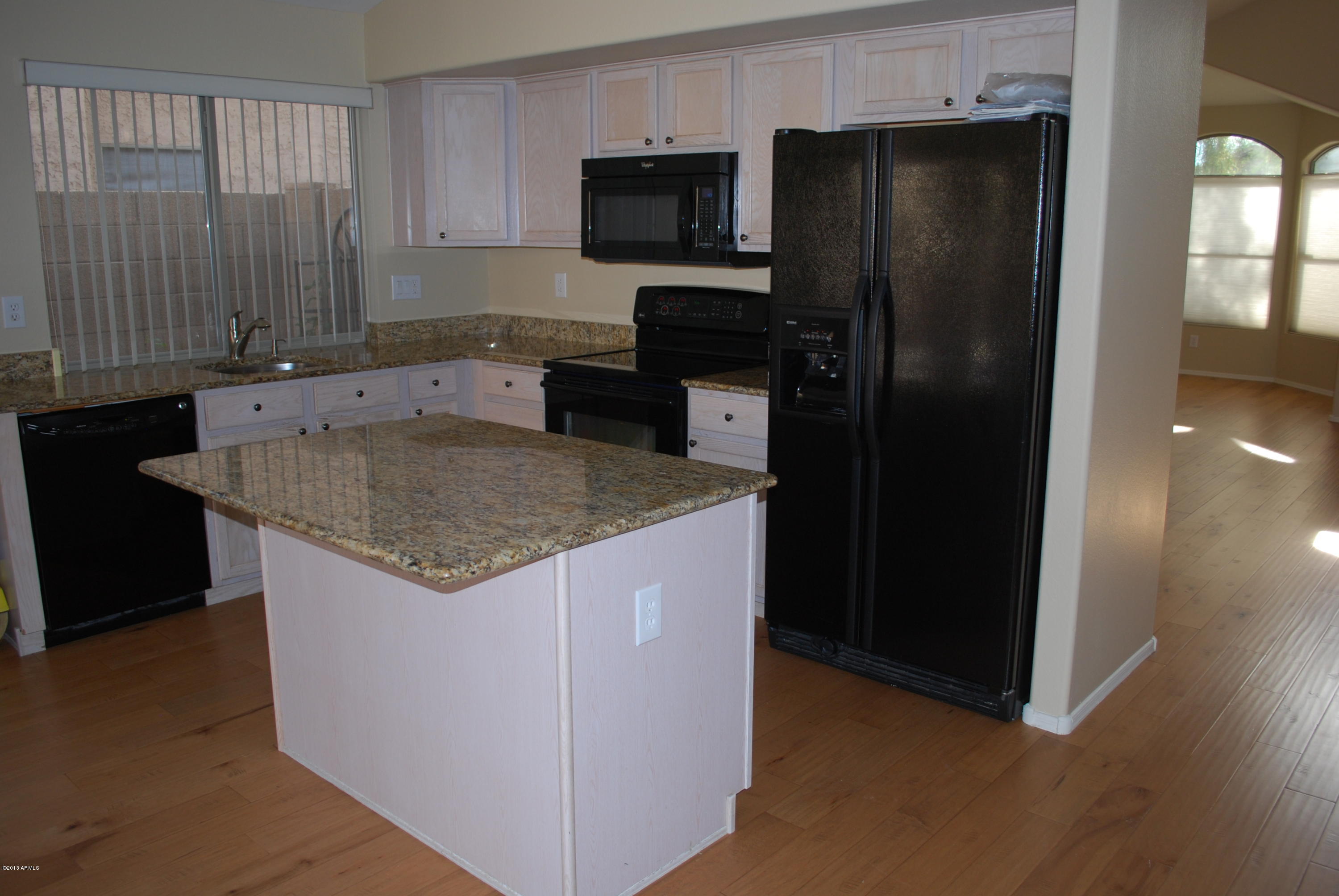 4622 East Weaver Road Phoenix, AZ 85050 - Photo 10 of 23 Kitchen w/granite