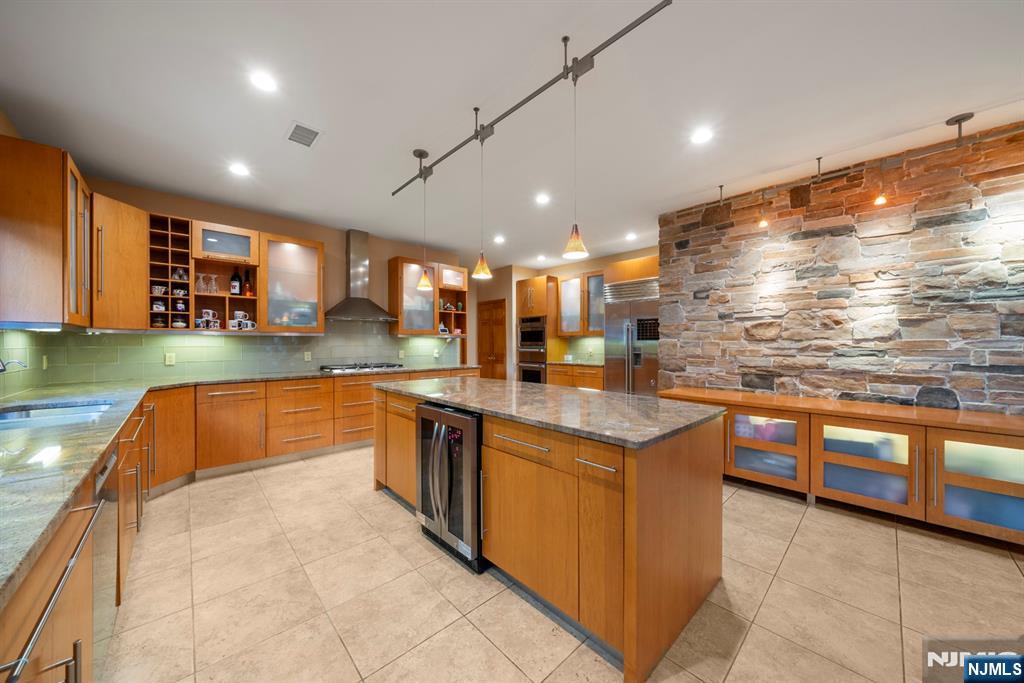 325 Cooper Place Paramus, NJ 07652 - Photo 10 of 31