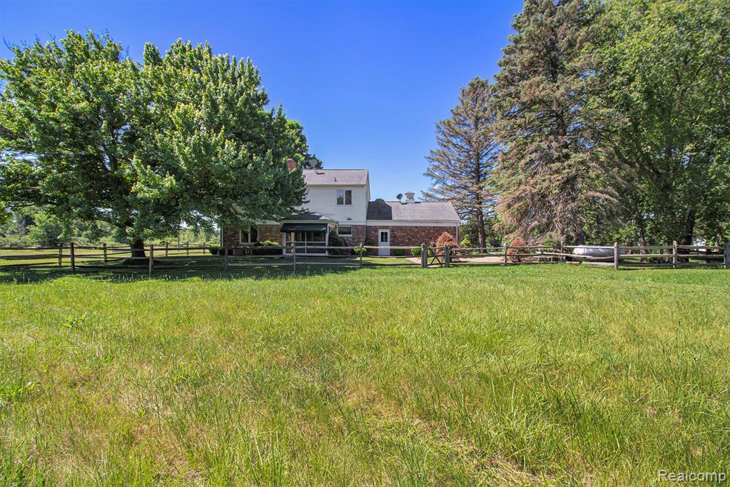 2500 Musson Road Howell, MI 48855 - Photo 9 of 36