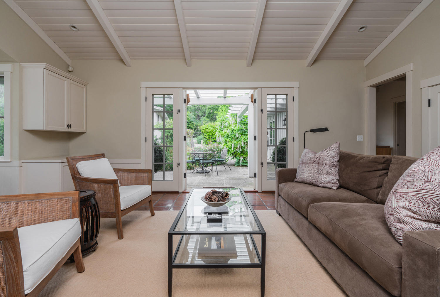 1601 Moore Road Santa Barbara, CA 93108 - Photo 18 of 23 Guest house Living