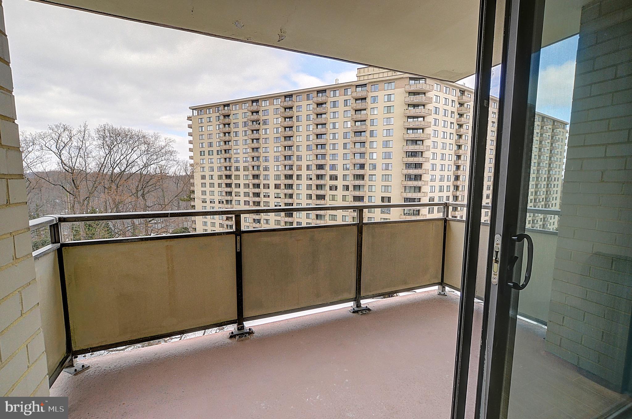 5225 Pooks Hill Road, Unit 1005S Bethesda, MD 20814 - Photo 10 of 32 a view of a balcony