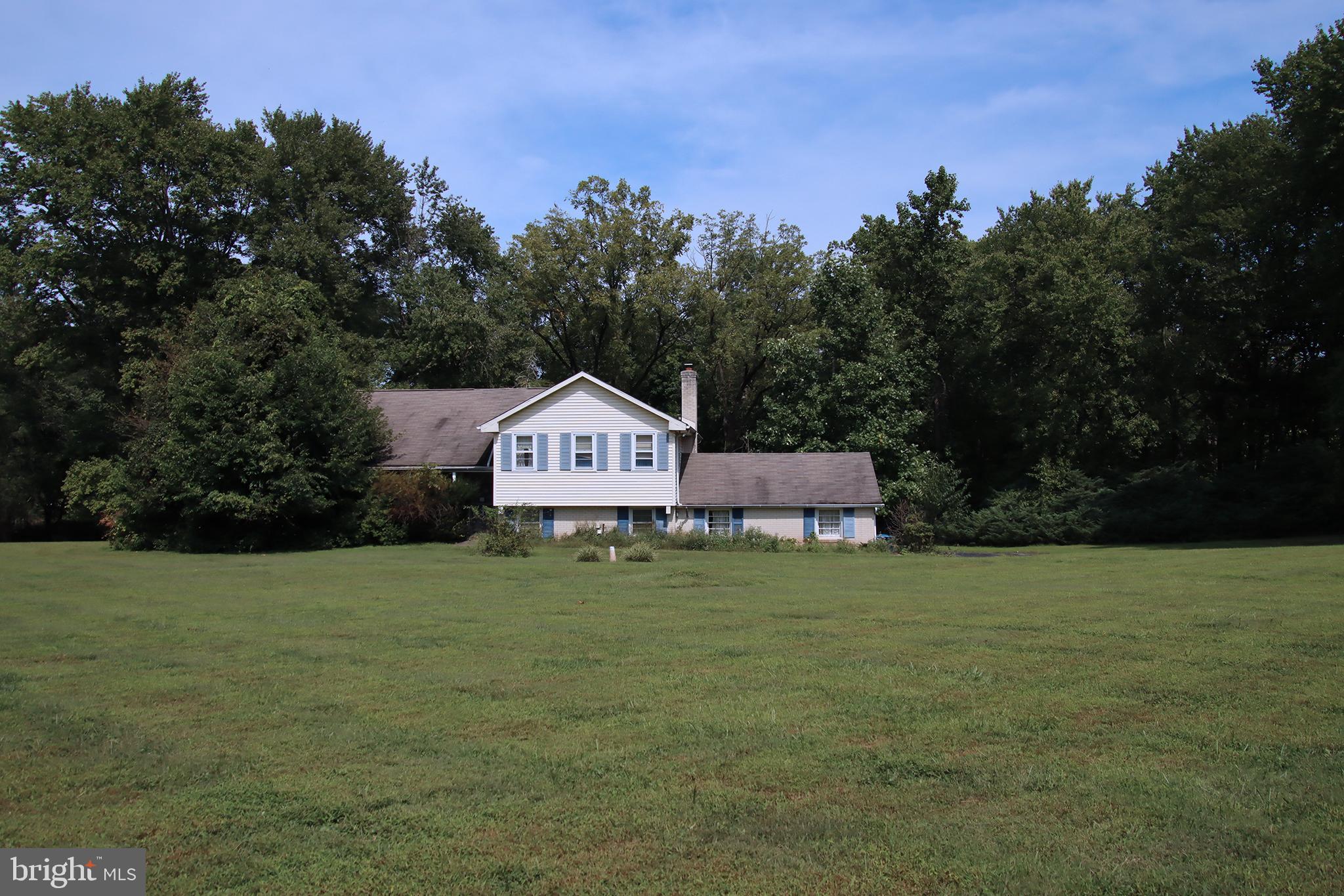 415 Holly Road Blue Bell, PA 19422 - Photo 2 of 6 Gallery Image 2