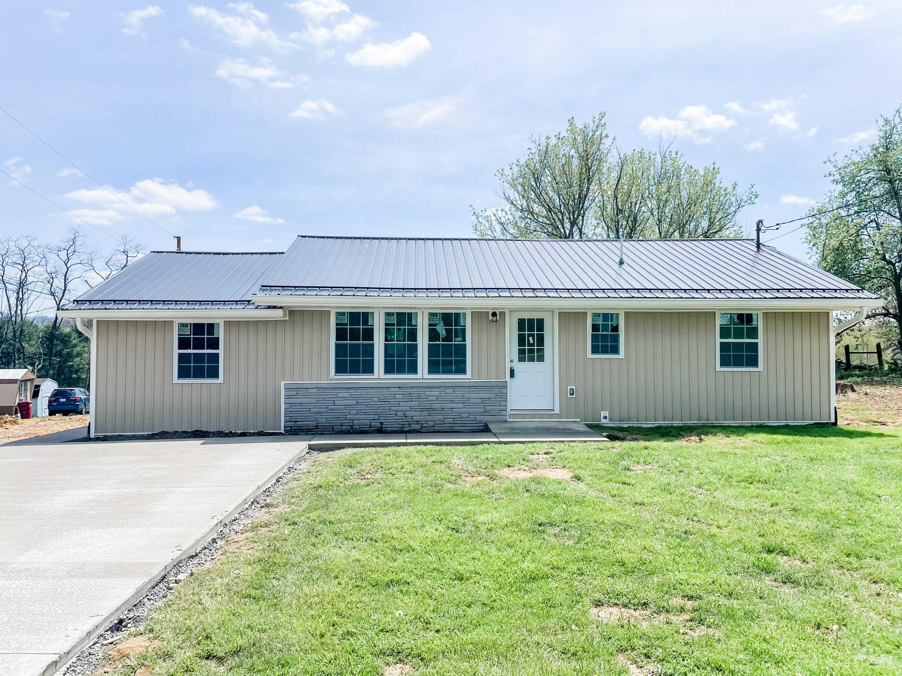 3323 McKinley Road Johnson City, TN 37604 - Photo 1 of 9 E7FFA5CF-1227-404C-97B4-782C57676232