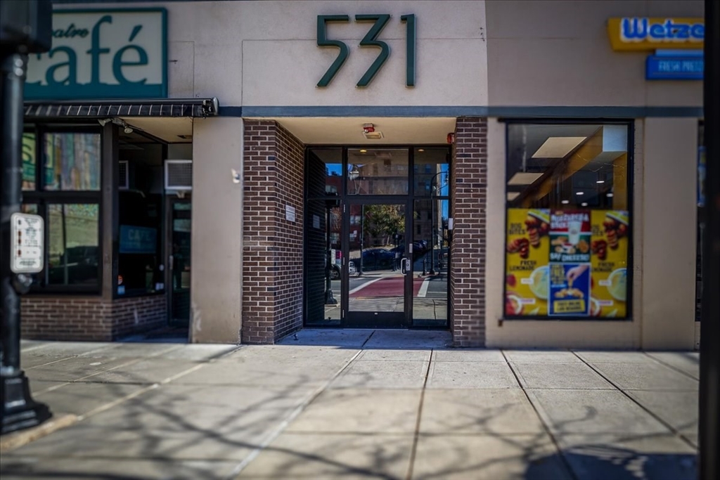 531 Main Street, Unit 503 Worcester, MA 01608 - Photo 2 of 21 a view of entrance door of the building