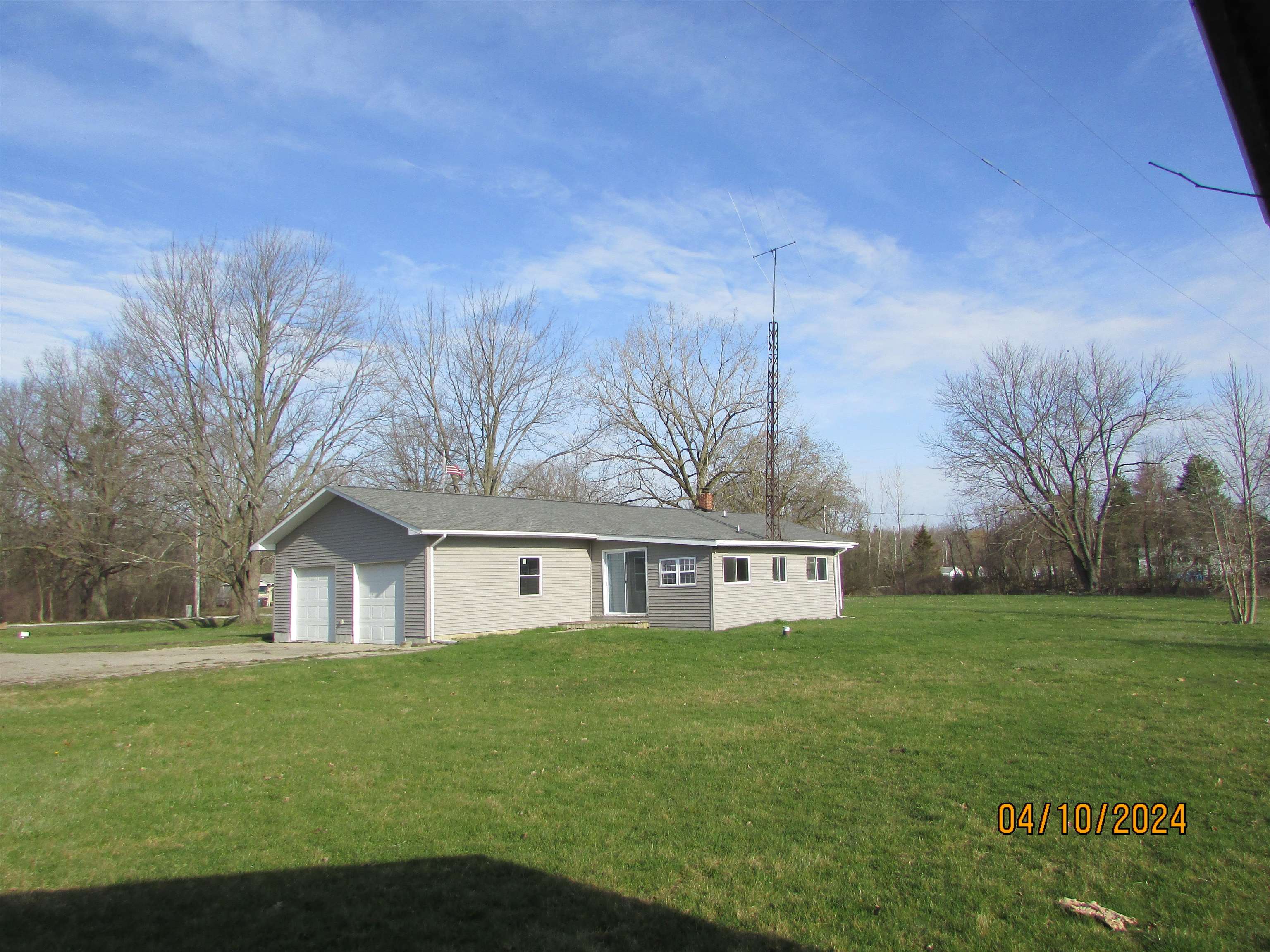9118 Duffield Road Montrose, MI 48457 - Photo 6 of 46 50139287-7ea93e3b-c409-4895-9d2c-13a6f7a82784.JPG