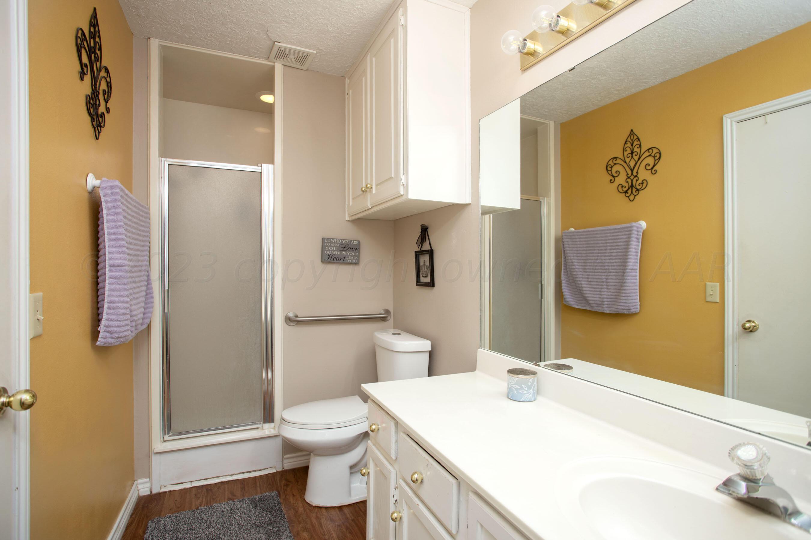 5323 Raindrop Lane Amarillo, TX 79110 - Photo 16 of 23 Master Bathroom