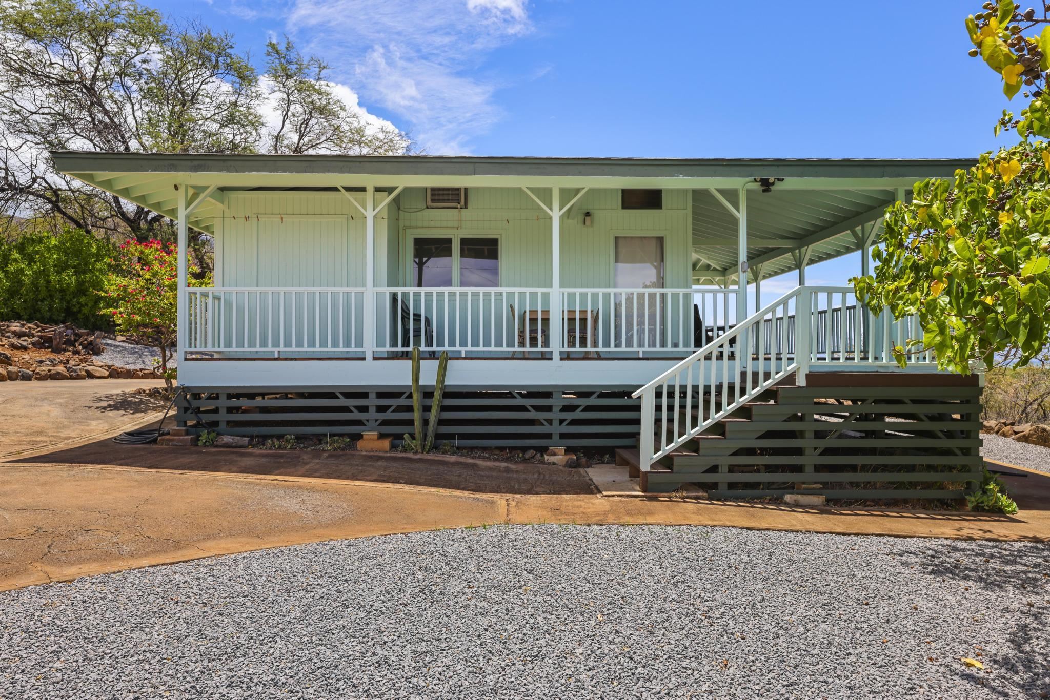 122 Ulua Road Kaunakakai, HI 96748 - Photo 32 of 48 a view of a yard with wooden fence and a floor to ceiling window