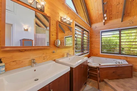 $2,250,000 | 122 Ulua Road, Kaunakakai, HI 96748