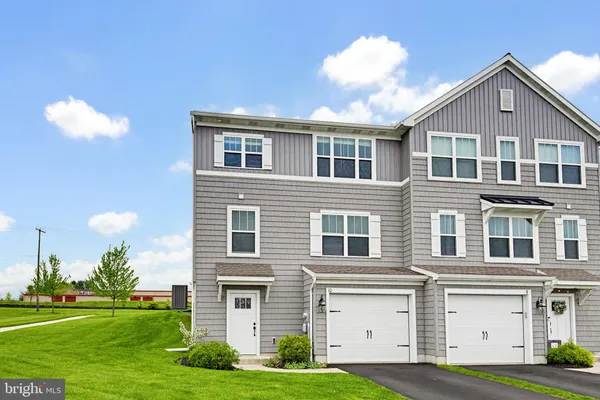 $335,000 | 10 Southside Drive, Willow Street, PA 17584