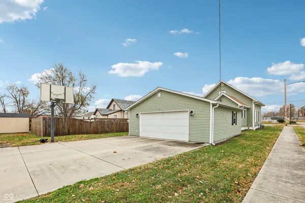 $270,000 | 650 East Pearl Street, Whiteland, IN 46184