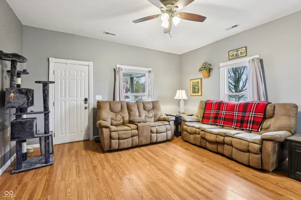 $270,000 | 650 East Pearl Street, Whiteland, IN 46184